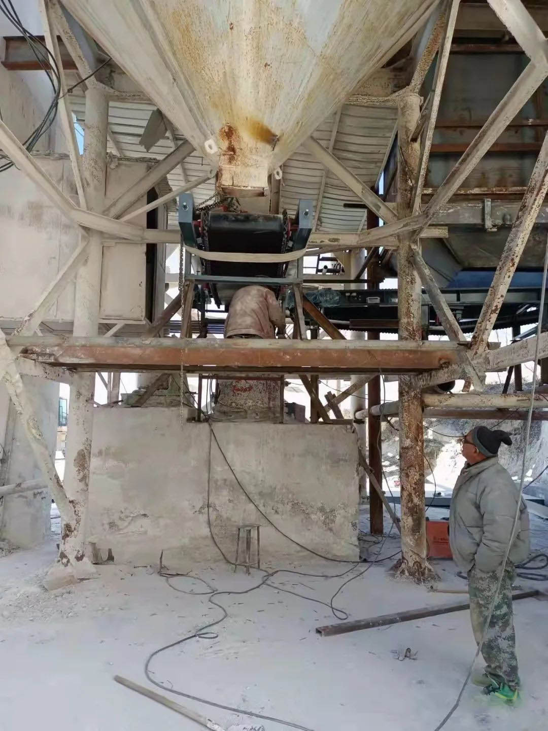 山西陽泉配比（連續(xù)計(jì)量）定量給料機(jī)兩臺